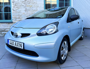 TOYOTA AYGO / AVARIIVABA / TÜV 01.2026 (1 foto / 15)
