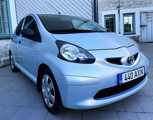 TOYOTA AYGO / AVARIIVABA / TÜV 01.2026 (2 foto / 15)