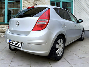 HYUNDAI i30 ELEGANCE / TÜV 09.2025 (3 foto / 15)