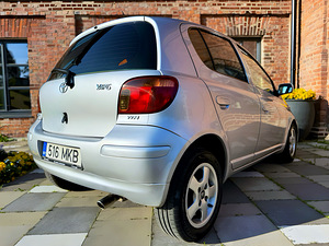 TOYOTA YARIS FACELIFT / AVARIIVABA / AUTOMAAT / A/C (3 foto / 15)