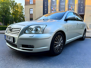 TOYOTA AVENSIS / 1.8 95кВ БЕНЗИН / АВТОМАТ (1 фото из 15)