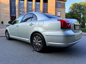 TOYOTA AVENSIS / 1.8 95кВ БЕНЗИН / АВТОМАТ (3 фото из 15)