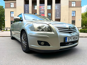 TOYOTA AVENSIS / 1.8 БЕНЗИН / FACELIFT / АВТОМАТ (2 фото из 15)