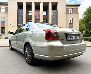 TOYOTA AVENSIS / 1.8 БЕНЗИН / FACELIFT / АВТОМАТ (4 фото из 15)