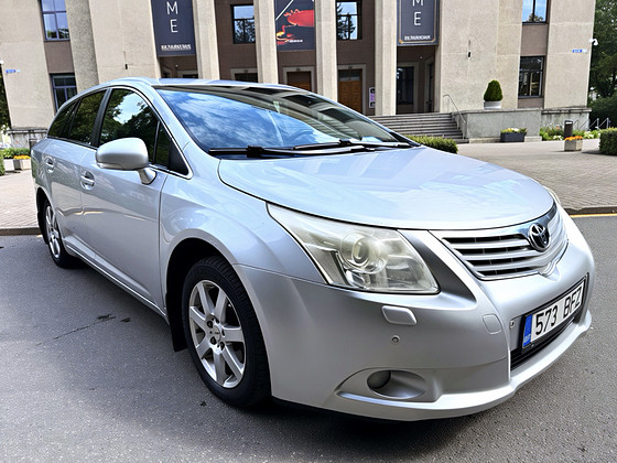 TOYOTA AVENSIS / AUTOMAAT / REG MAKSTUD / ÜV 05.2027