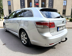 TOYOTA AVENSIS / AUTOMAAT / REG MAKSTUD / ÜV 05.2027 (4 foto / 15)