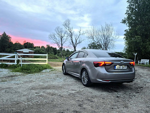 Toyota Avensis Premium (6 foto / 15)
