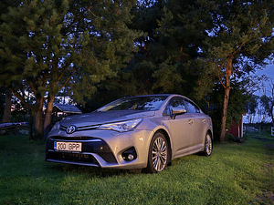 Toyota Avensis Premium (14 foto / 15)
