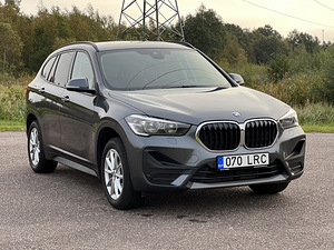 BMW X1 sDrive 18i (2 foto / 15)