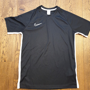 Nike poiste spordisärk (1 foto / 5)