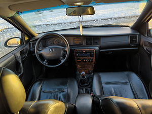 Opel Vectra Irmscher (9 foto / 10)