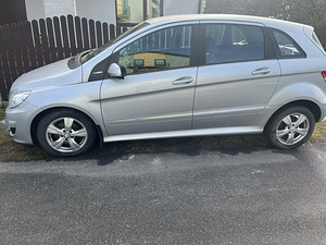 MERCEDES-BENZ B 180 NGT (2 foto / 6)