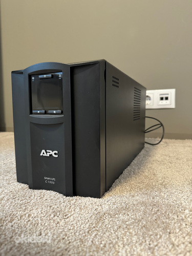 ИБП APC Smart-UPS C 1000VA 600W LCD 230V черный с USB (фото #2)