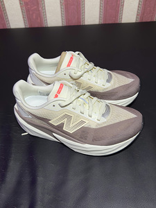 NEW BALANCE FUELCELL REBEL V5 (1 foto / 8)