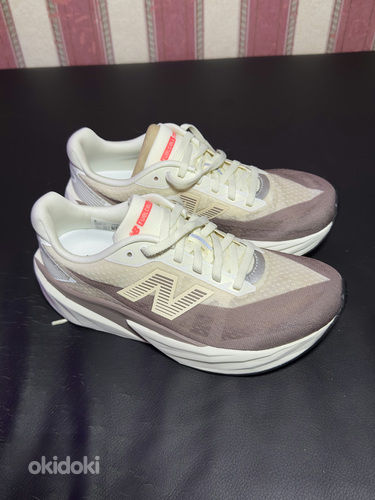 NEW BALANCE FUELCELL REBEL V5