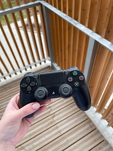 Müüa PS4 Slim 1 TB + 2 joysticki (7 foto / 7)