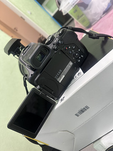 Nikon (4 foto / 5)