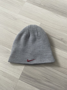 Шапка Nike (3 фото из 4)