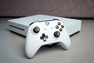 Mängukonsool XBox One S 1TB + kaablid + pult console (1 foto / 1)