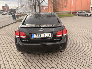 Lexus GS300 (2 фото из 12)