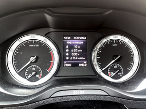 Skoda Karoq Elegance FL 1,5 TSI 110kW (10 foto / 10)