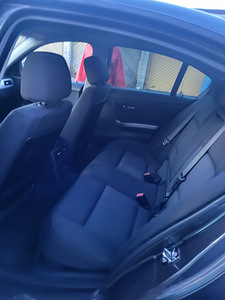 BMW E90 320d 120kw 2006 (6 foto / 6)