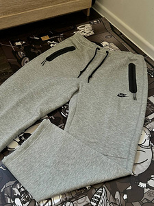 Müüa Nike «tech fleece» püksid (1 foto / 3)