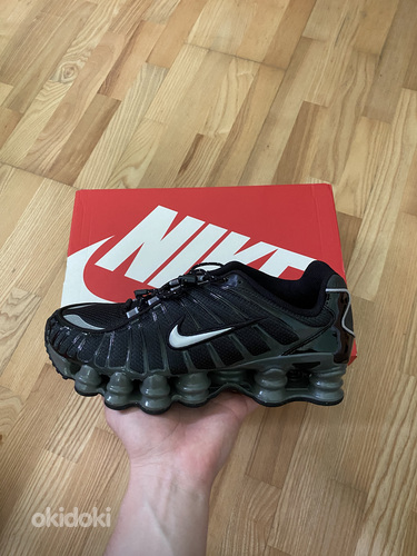 Кроссовки Nike Shox ЖЕНСКИЕ 40 размера, новые, коробка немного повреждена. (фото #1)