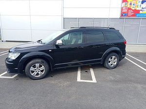 Dodge Journey. Jõuline mahtuniversaal maasturi välimusega! (2 foto / 14)