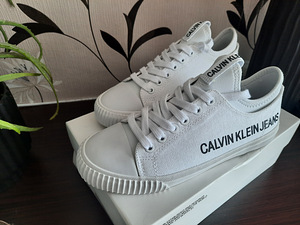 CALVIN KLEIN JEANS KETSID (2 foto / 9)