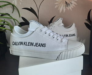 CALVIN KLEIN JEANS KETSID (7 foto / 9)