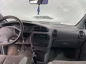 Chrysler Voyager (4 фото из 6)