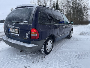 Chrysler Voyager (5 фото из 10)