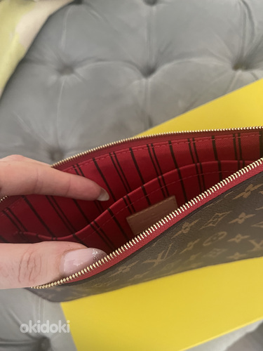 Louis vuitton clutch