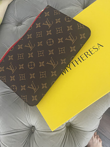 Клатч Louis Vuitton (2 фото из 3)