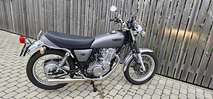 Yamaha SR400