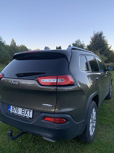 Jeep Cherokee (2 фото из 12)