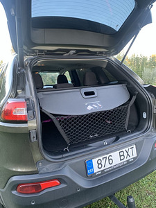 Jeep Cherokee (3 фото из 12)