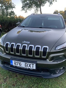 Jeep Cherokee (5 фото из 12)