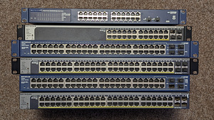 Netgear switchid. 24-48 porti