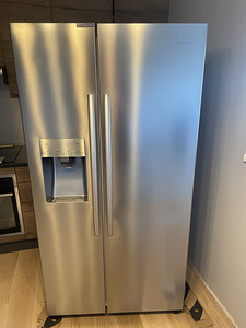 Hisense külmkapp jäämasiinaga (1 foto / 2)