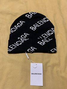 Новая шляпа от Balencia