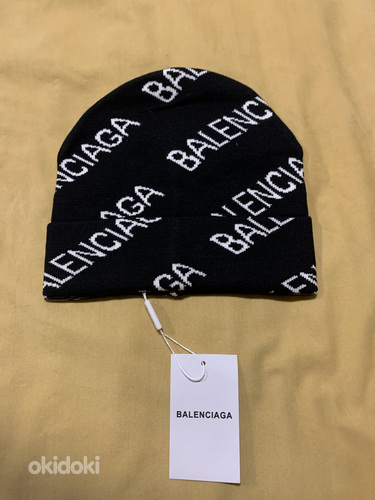 Balenciaga uus müts (foto #1)