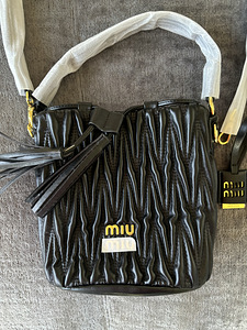 MIUMIU käekott uus (2 foto / 9)