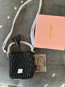 MIUMIU käekott uus (5 foto / 9)