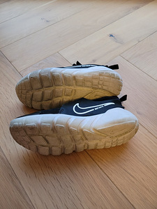 Nike размер 35 (4 фото из 5)