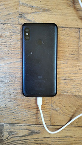Xiaomi Mi A2 Lite 4/64GB (1 foto / 2)