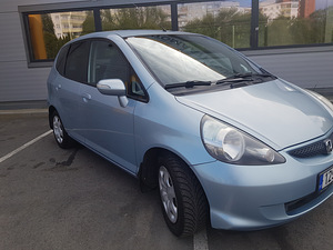 Honda Jazz 1.3(61kw)aut. (4 foto / 10)