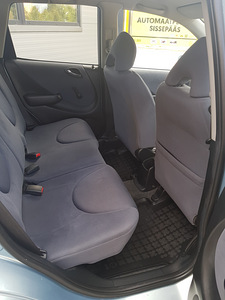 Honda Jazz 1.3(61kw)aut. (6 foto / 10)