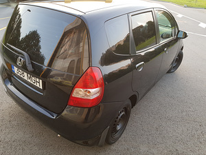 Honda Jazz-1.3(61kw)autom.(bron.18.09) (2 foto / 11)